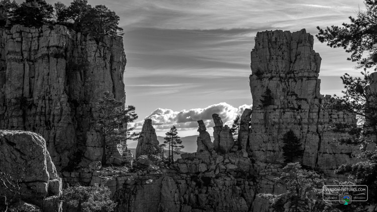 photo de l'arriere des cadieres de brandis, Verdon